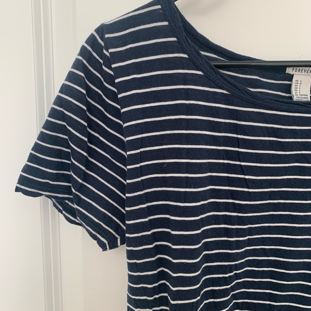 Forever 21 tshirt - Picture 2 of 2